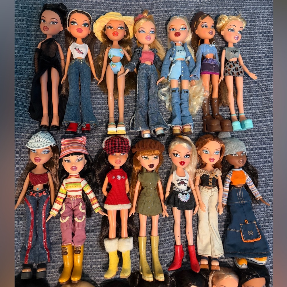 Mixed Bratz Doll Lot - Assorted Outfits and Styles - Picture 3 of 5